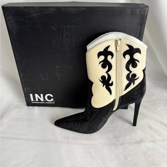 INC International Concepts‎ Black and Cream Heeled Boots​ - Picture 5 of 6